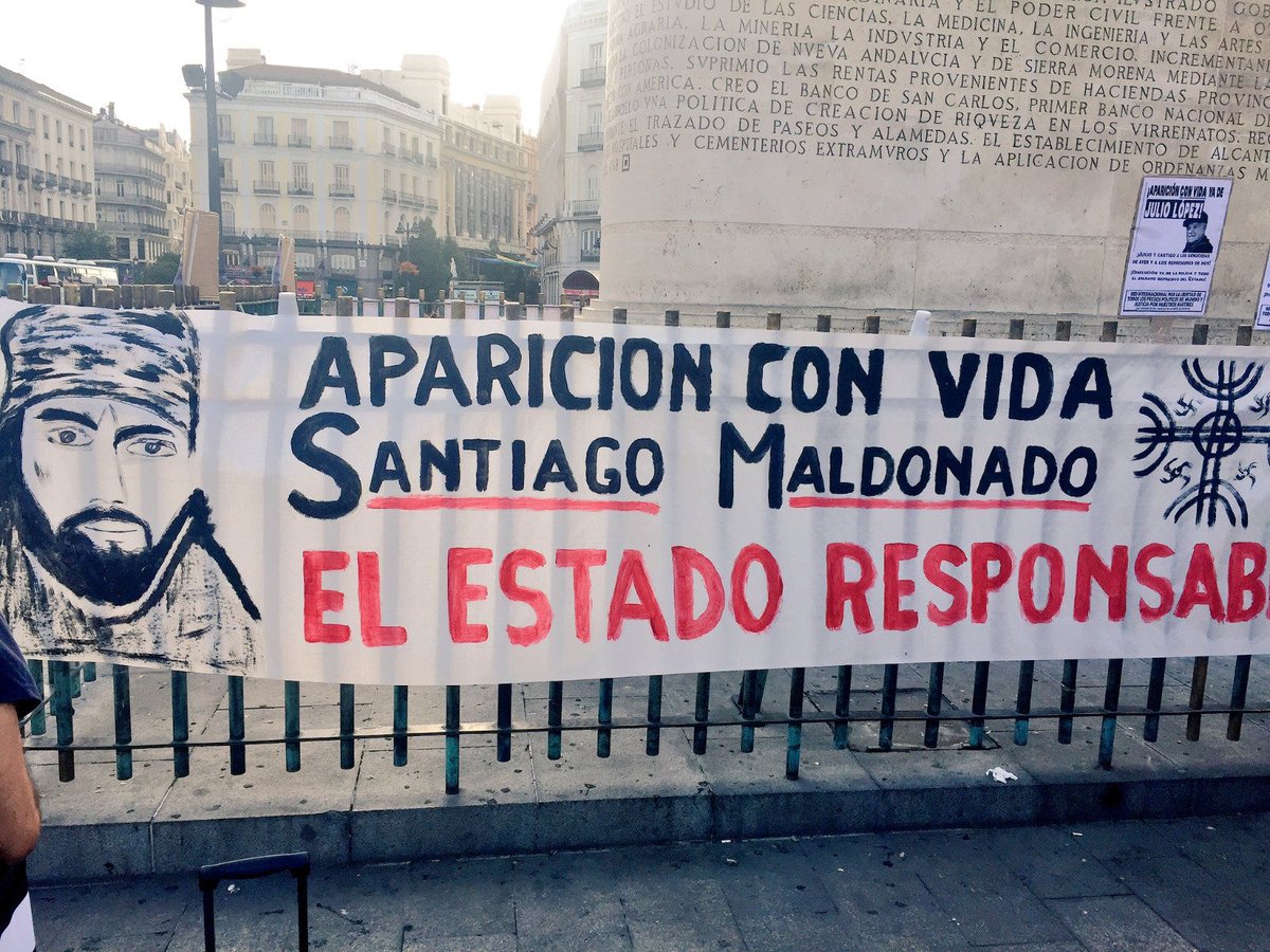 NHTQPmadrid's tweet photo. #1MesSinSantiago Exigimos saber dónde está. Basta de encubrimiento. 
#AparicionConVidaSantiagoMaldonadoMundial https://t.co/mN9YrSRI4p