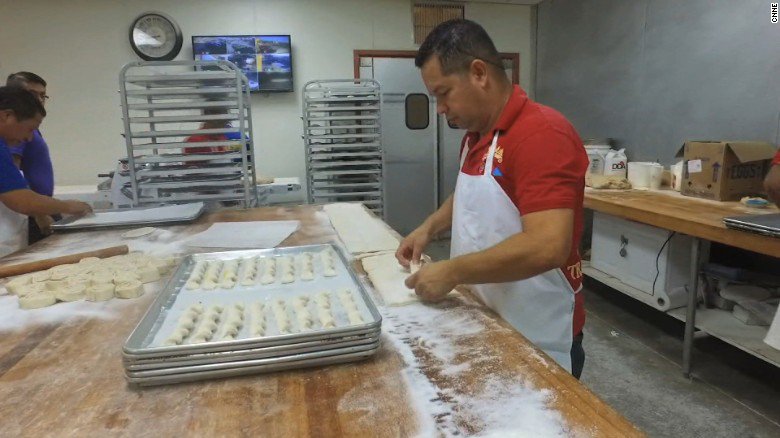 CNN's tweet photo. These Houston bakers stranded by #Harvey turned more than 4,000 pounds of flour into nearly 5,000 pieces of bread https://t.co/w0plREhqOm https://t.co/tWAklRzQbM