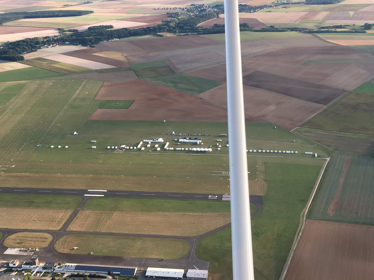 nanothepilot's tweet photo. Arrivée au salon ULM de Blois pour installer le stand Zenair. Beau Vol! On vous attend demain pour découvrir le CH650Ei et le STOL CH701. https://t.co/3QighnUI2r