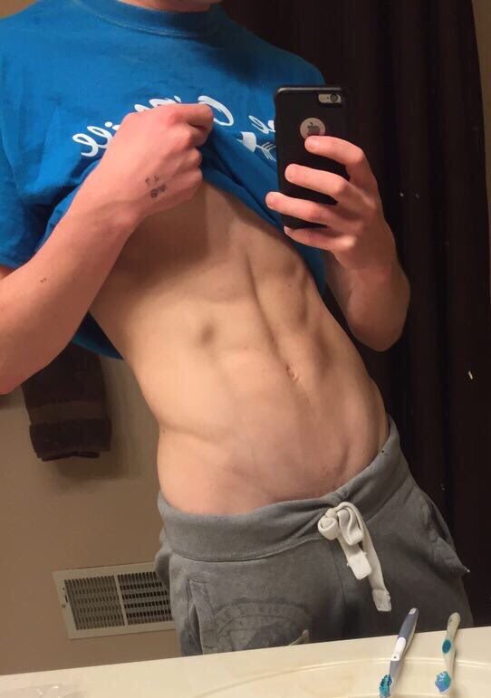 SamVackerXXX's tweet photo. Sometimes I write myself notes on my hand https://t.co/udYzKHBDUF