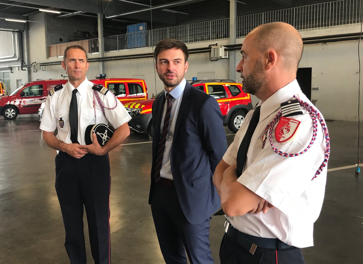 HenrietPierre's tweet photo. Présentation du groupement territorial et visite du centre de secours de #FontenayleComte @SDIS85 https://t.co/y7yEbdIWcZ