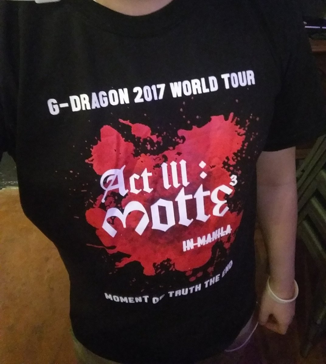 jzackaroo11's tweet photo. Cant go to the concert, so imma just wear the #MOTTEinManila shirt i bought https://t.co/IXW0tCLVW5