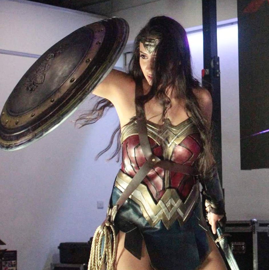TristaBytes's tweet photo. Awesome #WonderWoman #cosplay from #LSCC #comicon #londonsupercomicon https://t.co/2Ij1MaMoXf