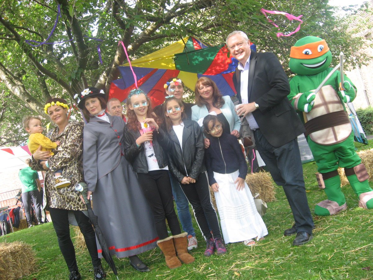 HealthforAllLds's tweet photo. Thank you Clr Groves@groves_kim & Truswell for supporting our event – was lovely to see you#CommunitySpirit #LocalCllrs #JoiningInTheFun https://t.co/IskzyqsAXh