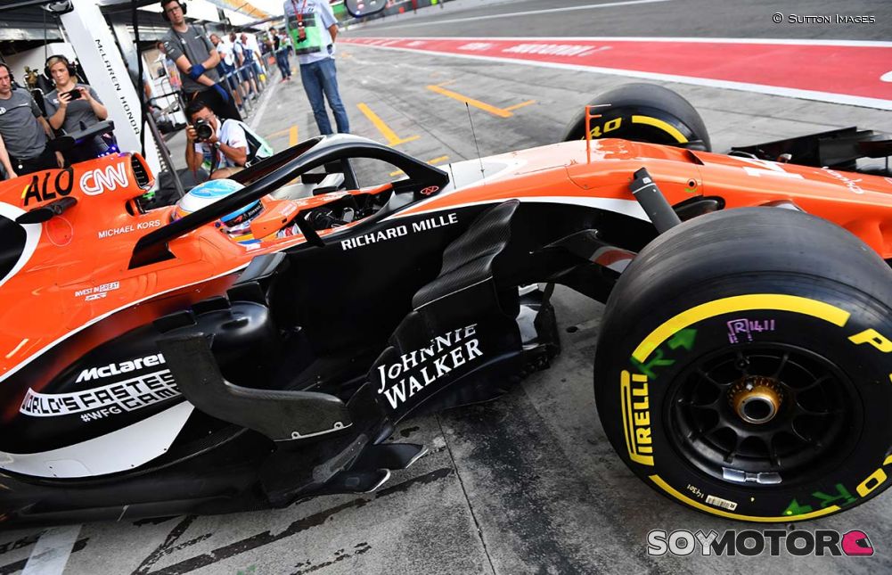 SoyMotor's tweet photo. .@alo_oficial, sobre el halo: "Ver por los retrovisores es un poco difícil" - https://t.co/mnGfvLVy8j #F1 #ItalianGP https://t.co/gvrH07AZFp