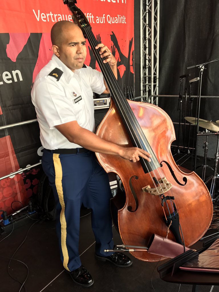 USArmyEURAFBand's tweet photo. #SoundCheck: #USAREURStandard 🇺🇸 is getting ready to go #Live at #SwingingLautern 🎺🎷🥁#Barbarossafest 🇩🇪! #USArmyEurope #MusicalAmbassadors https://t.co/NexNrYNdl9