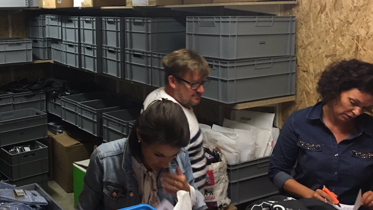 Plastibac's tweet photo. Nieuw seizoen, nieuwe kledij.... Orde, overzicht en comfort met @Plastibac stapelbakken @Svwcity #voetbal #sportlogistiek @wevelgem8560 https://t.co/mAhBCbH1cM