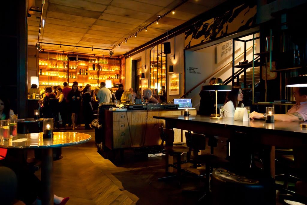 thedeanirl's tweet photo. The Dean Bar β the best place to lounge, drink cocktails, or come up with brilliant ideas. #DeanWork #DeanPlay https://t.co/krg1wS6rOM