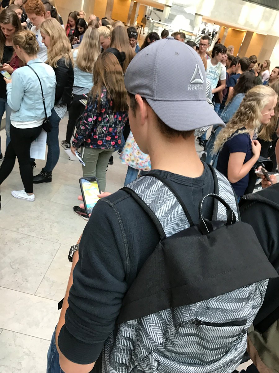 rijksmuseum's tweet photo. 150 kersverse MBO-studenten van @rocmondriaan deden vandaag de #snapguide @rijksmuseum. Succes met de opleiding! https://t.co/bd7zERgBt0 https://t.co/U14W3FAB8l