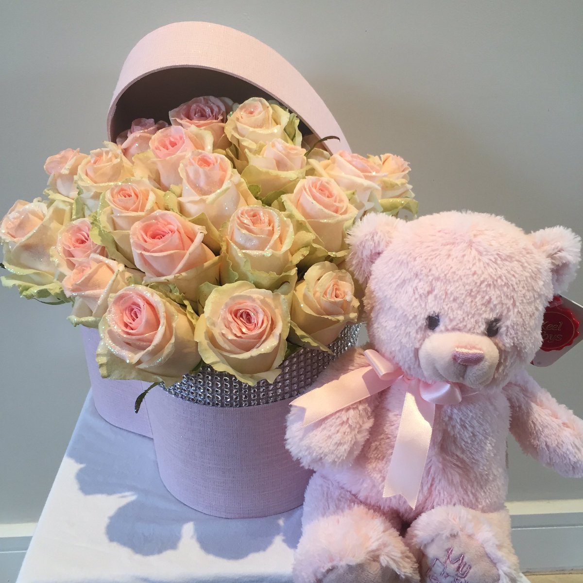 HardingFlowers's tweet image. #hardingsflowers #cheshunt #hertfordshire #florist 💐