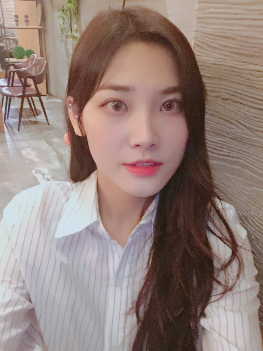 2ABLE_ADe's tweet photo. 수록곡 공개와 함께 #에이디이 는 많은 인터뷰를 소화  중입니다~많은 응원과 사랑 부탁드리며 더불어!! #2able #VLIVE 채널영상도 꼭 봐주세요.좋은주말보내세요.😍  #투에이블 #2able #ADe #수연 #여린 #지서 #라헬 #해영 #미소 https://t.co/i0ObpWGgDg