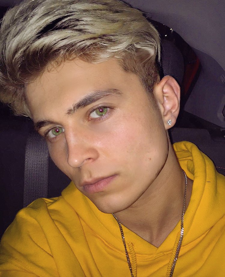 RoadTripTV's tweet photo. Saw some of your photos you've posted guys, you are all beautiful #roadiesarebeauitful ❤️❤️❤️- Brooklyn https://t.co/3LjCMs52j5