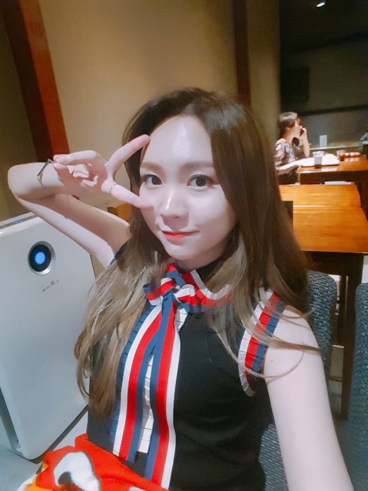 2ABLE_ADe's tweet photo. 수록곡 공개와 함께 #에이디이 는 많은 인터뷰를 소화  중입니다~많은 응원과 사랑 부탁드리며 더불어!! #2able #VLIVE 채널영상도 꼭 봐주세요.좋은주말보내세요.😍  #투에이블 #2able #ADe #수연 #여린 #지서 #라헬 #해영 #미소 https://t.co/i0ObpWGgDg