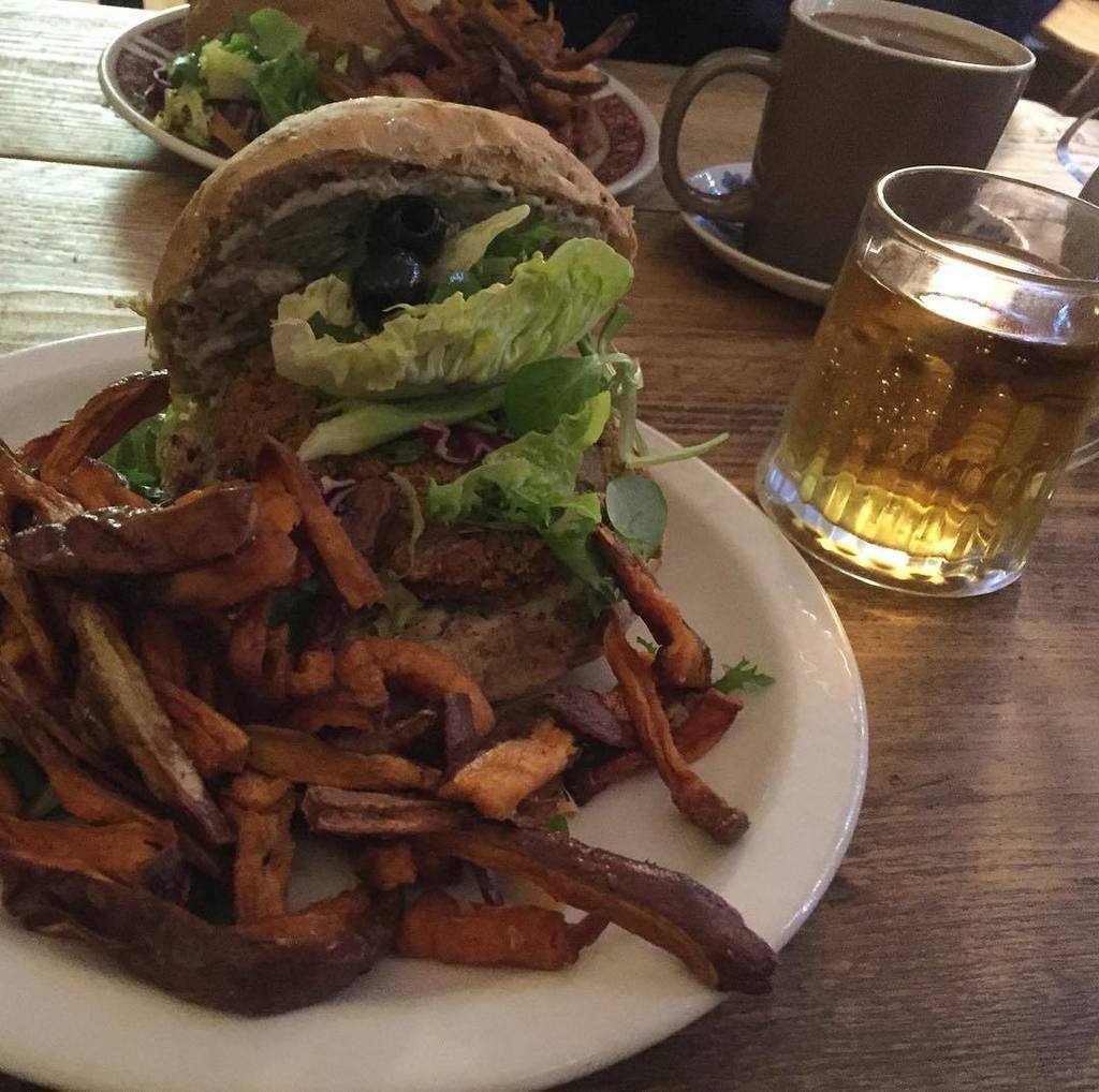 ClemieVeganCake's tweet photo. Mmm 😍 amazing food last night @crocuscafe Always delicious 👌
#vegan #crocuscafe #vegannottingham #beingveganiseasy… https://t.co/dvogdBXr3Q https://t.co/dCDy0E8QpN