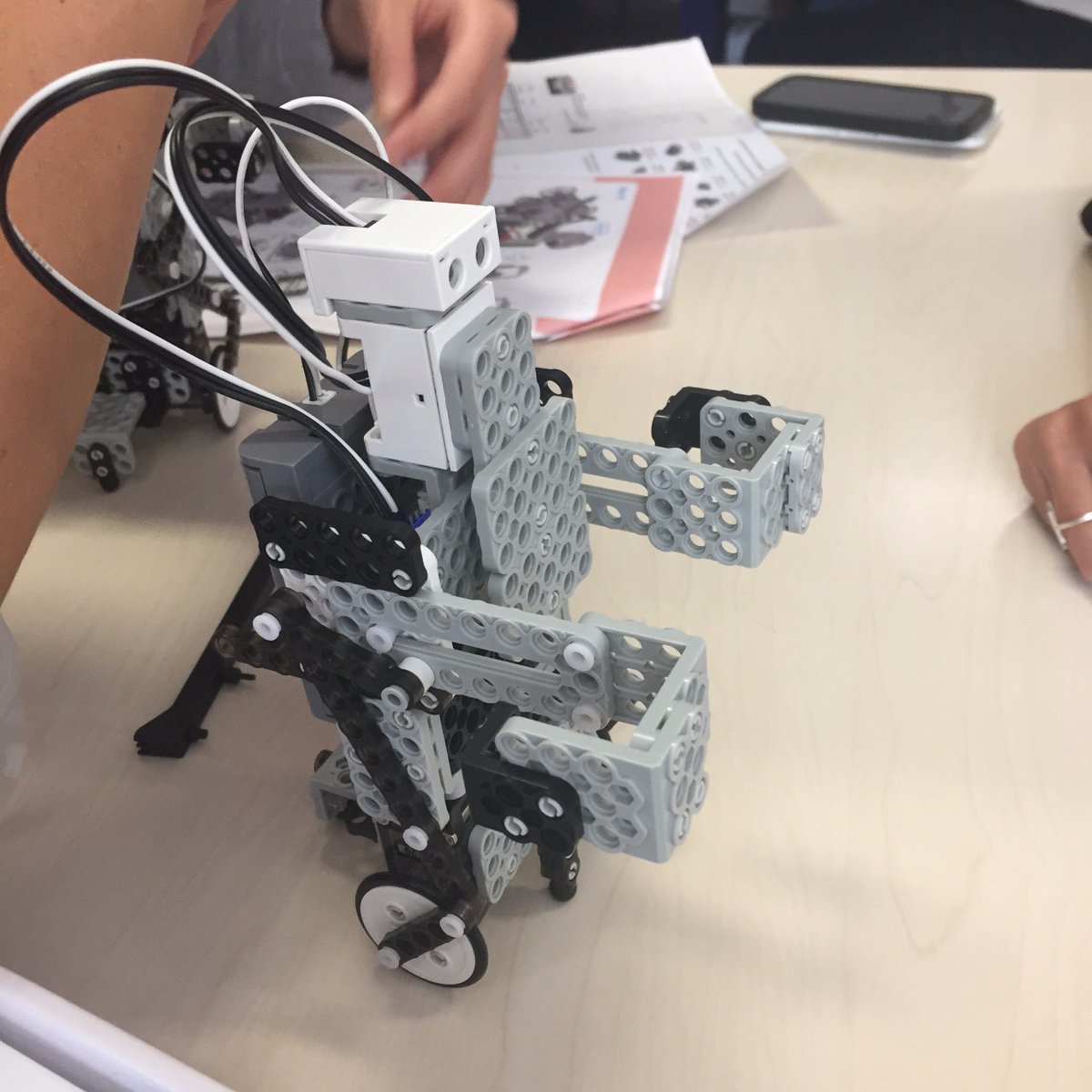 TheRealLilbot's tweet photo. En route vers la victoire ! #MBAMCI #Robot https://t.co/qwb5JaXizp