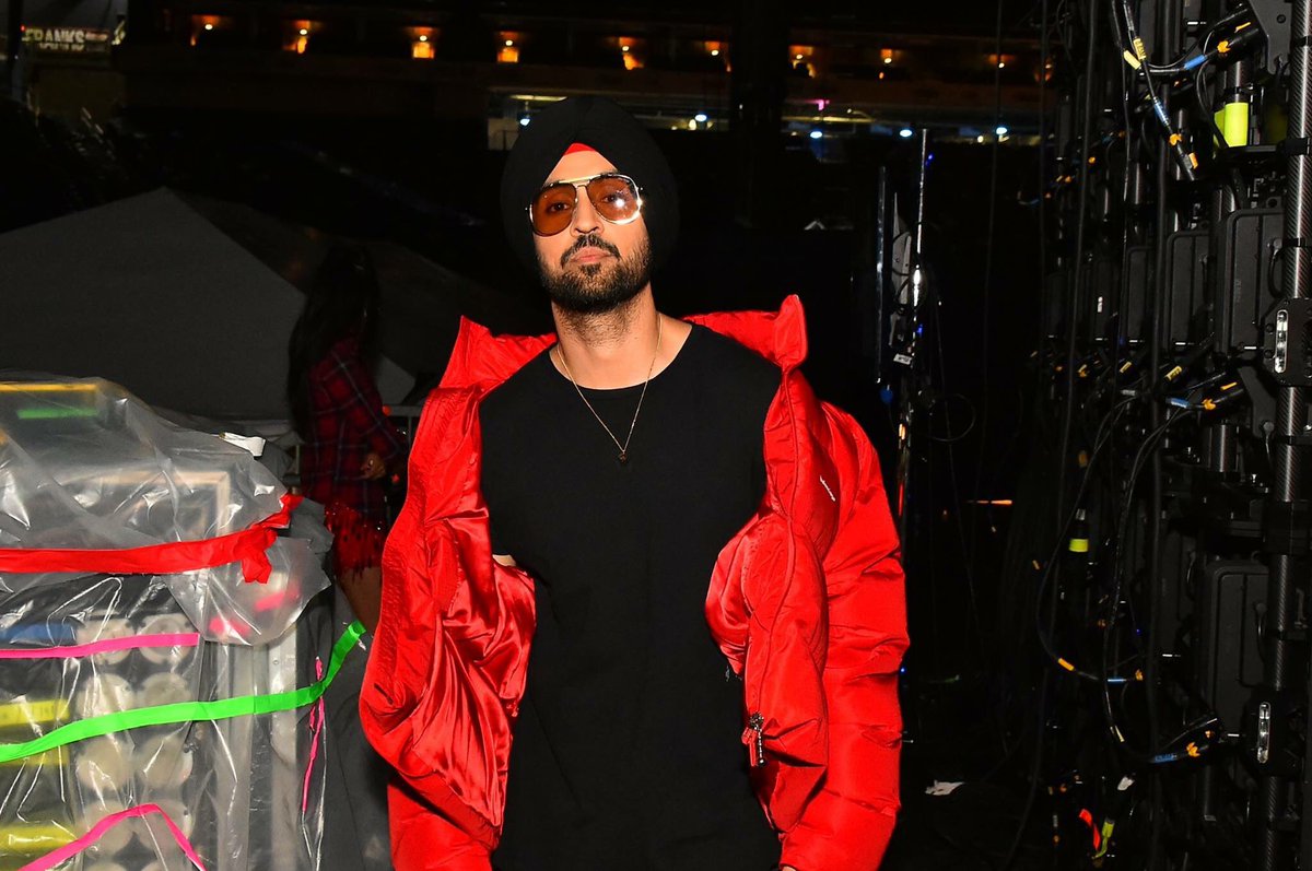 IIFA's tweet photo. Caught in action - Rock star @diljitdosanjh gears up back stage for his performance at #IIFA2017! https://t.co/dipJx2t02l
