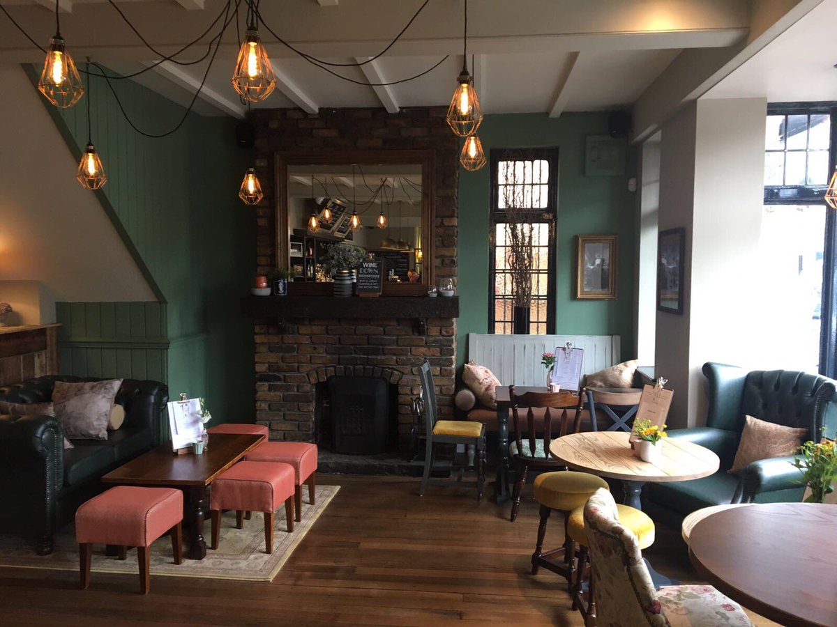 QueensheadN21's tweet photo. Have you been to check out our new look yet? Come say hello over the weekend + try our new draught range + stonebaked pizzas! #winchmorehill https://t.co/IeOfLMZQ5H
