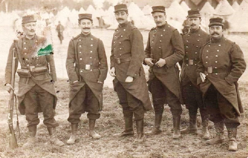 Le_Chtimiste's tweet photo. Soldats du 24e #régiment d'#infanterie-Merci à Roger-Paul-dos "24e RI, 3 cie. les parisiens"-pas datée #Chtimiste #24eRI #infanterie19141918 https://t.co/brlnOE0JWG