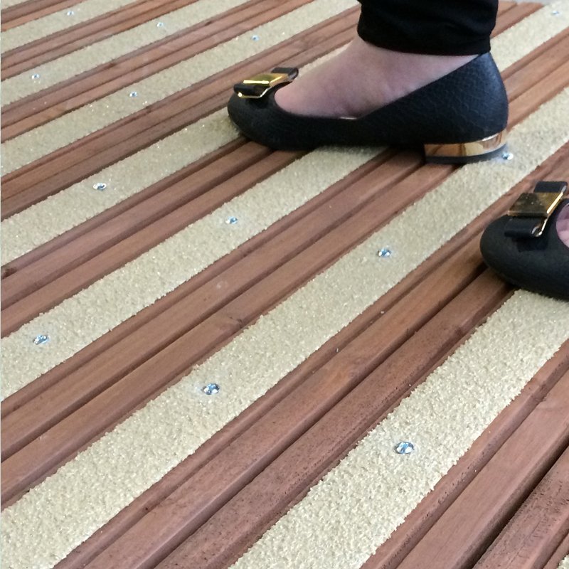 SafetyProDirect's tweet image. It's getting colder, get organised and protect your decking early with our GRP Anti-Slip Decking Strips! 
ow.ly/Qsmz30eQ2sc