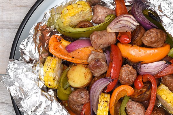 manitobaturkey's tweet photo. BBQ Turkey Sausage & Vegetable Foil Pack! A perfect recipe for long weekend grilling. #Recipe #LongWeekend #SeptLong https://t.co/baX6htfWki https://t.co/sfNiIAQt9F