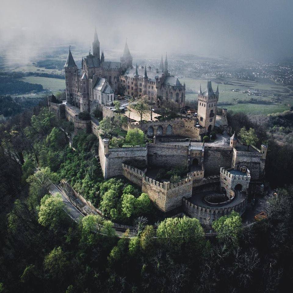 AtlasGeografic's tweet photo. Castelul Hohenzollern, Germania
#hohenzollern #germania #castele #amfostacolo https://t.co/4HlLQgYhvo