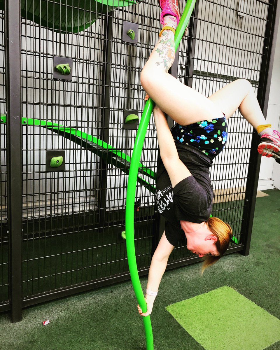 babsbat's tweet photo. MY pole #poledancerproblems #poleinthepark https://t.co/vy1Y4JRBYO