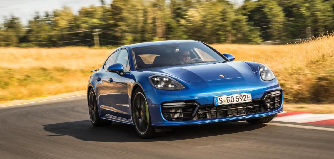 autoderwoche's tweet photo. Der @Porsche #PanameraTurboS E-Hybrid ist das schnellste Plug-in Fahrzeug der Welt und deshalb mein #AutoderWoche. https://t.co/h5T0f8Crhj https://t.co/RxO5bJRC9q