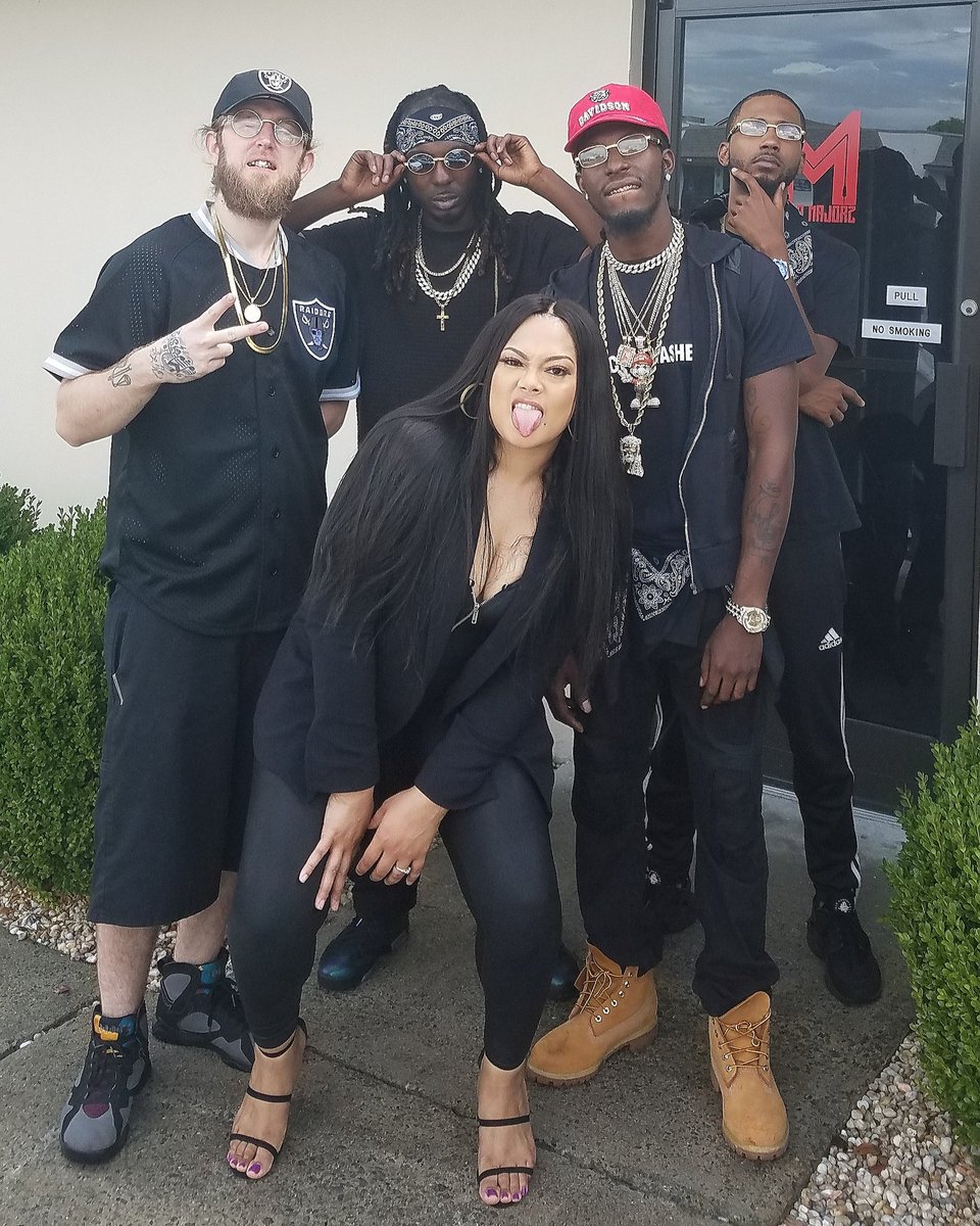 BleachCruiser's tweet photo. #TrapBeatlez we up next!!!! https://t.co/ljNPCEOZOR