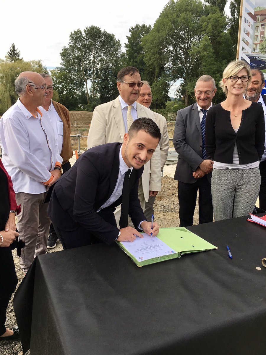 MaximeMinot's tweet photo. Pose de la 1ère pierre de 59 logts et inauguration de la résidence Camille Desmoulins composée de 28 logts au ❤️ de la ville de Liancourt... https://t.co/kw3Ej2h15x