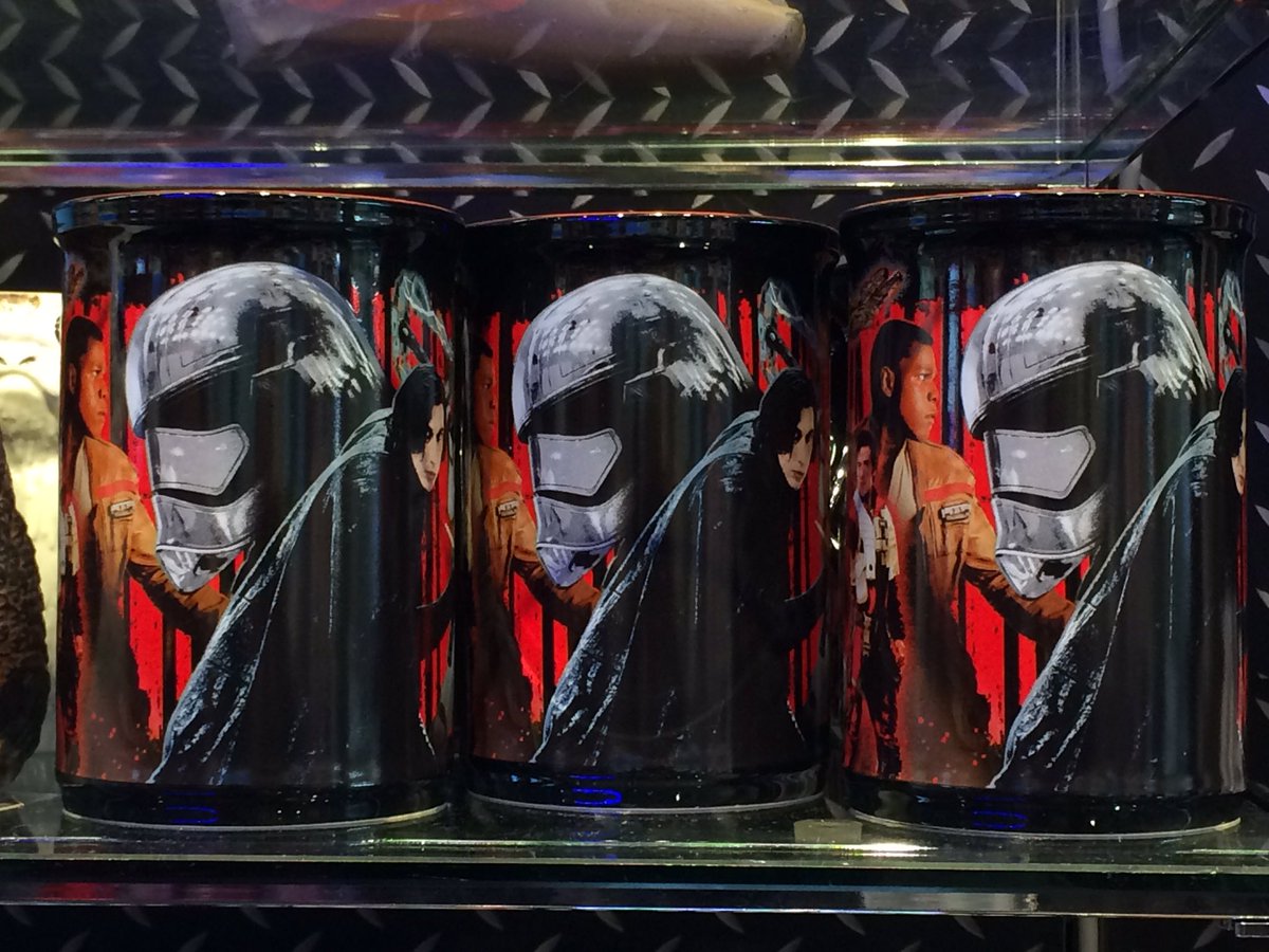 philthecool's tweet photo. The new @DisneyStoreGBR #StarWars #TheLastJedi mugs are awesome 😍 #KyloRen #Porg #ForceFriday #FOTForceFriday #FindTheForce https://t.co/AcYnt5qpJy