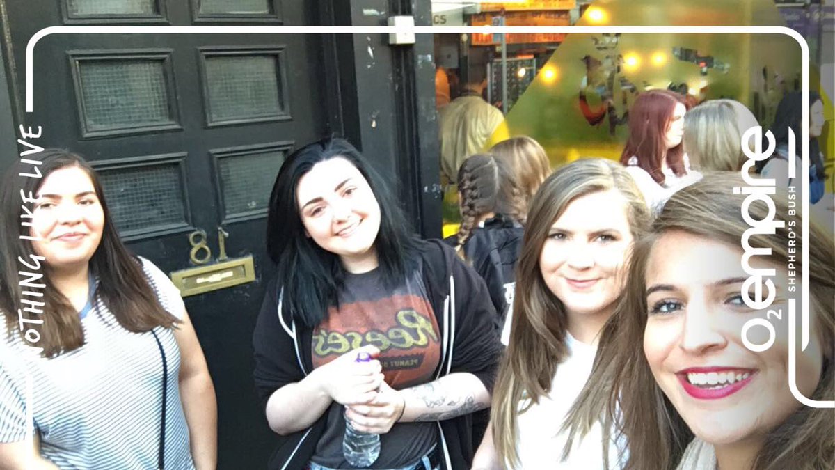 hersmalltalk's tweet photo. #FlickerSession2017 #FlickerSessionLondon My amazing crew 🔥 ! Thank you so much for everything, for this aaamazong experience ! https://t.co/bX7smezUkQ