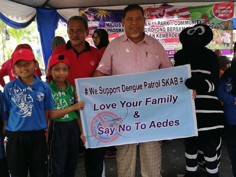 dengue_skab's tweet photo. Datuk Seri Hj Abdul Ghafaar bin Hj Atan, State Exco showed his full supports to Dengue Patrol
#MrDengue
#DenguePatrolSKAB
#EcoSchoolMelaka https://t.co/zwDKXNTZwQ