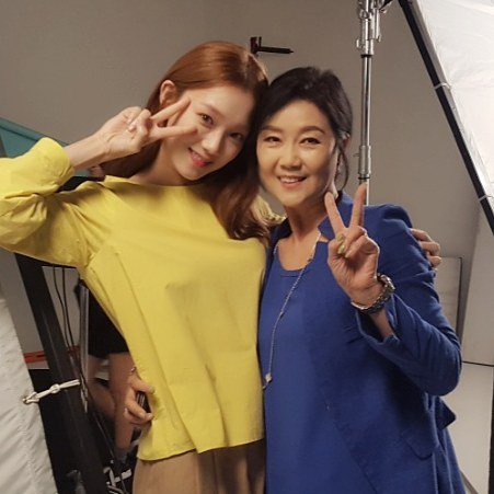 ArabLeeSK's tweet photo. 170901 - [انستقرام]
تحديث eunkyoung_ko (رئيسة شركة YGK+) لسونقكيونق مع تعليق " تبدين اجمل مع اللون الاصفر. مضى وقت طويل جدا ~^^" https://t.co/NwqVtaA06c