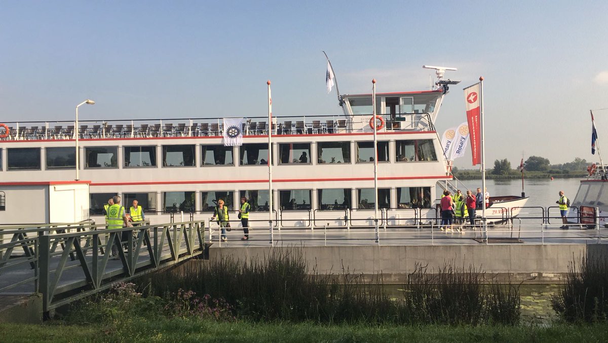 Vandaag <a href="/RodeKruis/">Rode Kruis</a> boottocht samen met andere #Rotary clubs. Tocht door de Biesbosch om ouderen een mooi dagje uit te bezorgen.