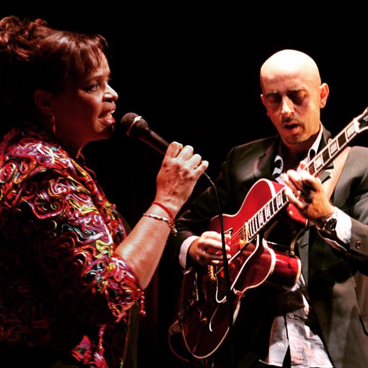 Omaggio in jazz ai #Beatles stasera in Piazza Conte Rosso <a href="/DeborahJCarter/">Deborah J. Carter</a> 4tet feat. <a href="/alessiomenconi/">Alessio Menconi</a> #DLJF17  <a href="/IATavigliana/">IAT Avigliana</a>