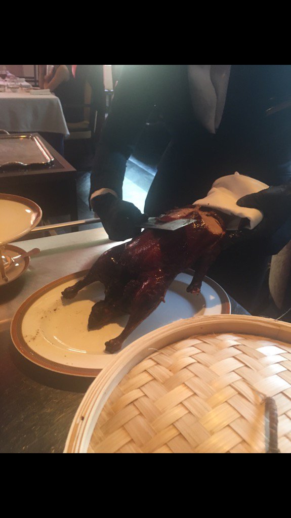 Découpe du canard laqué #chinese #produits #passions #chef #edern