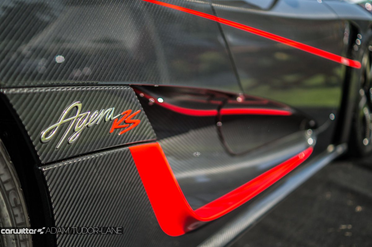 car_witter's tweet photo. The way the light catches the carbon wheels on the @SuperVettura #Koenigsegg #AgeraRS 😍

#CarPorn #SalonPrive https://t.co/2ufAoNVTz5
