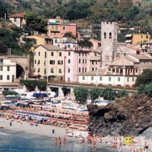 zazoomblog's tweet image. Cinque Terre multati di 3.300 euro per aver fatto pipì in mare #Cinque #Terre, #multati #di #3.300 #euro #per ... dlvr.it/Pk5jXt