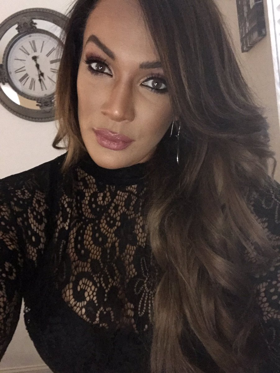 LinaFanene's tweet photo. ✈️ 🤼‍♀️ 
#RAW 
Fri- Wichita, KS
Sat- Kansas City, MO
Sun- Des Moines, IA
Raw is War- Omaha, NE https://t.co/1X7wwsGjEK