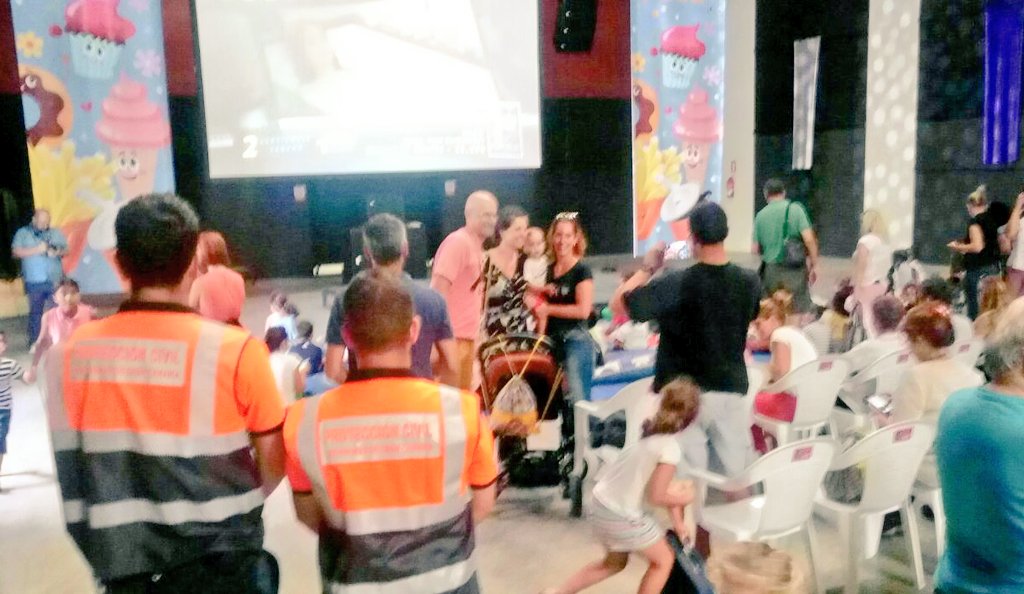 ProteCivilLPA's tweet photo. Ayer comenzó @CineMasFood con dispositivo seguridad y emergencias de @ProteCivilLPA @PoliciaLPA #BomberosLPA @polprcanarias y @CSR_PVT https://t.co/2ghk7nJPQ8