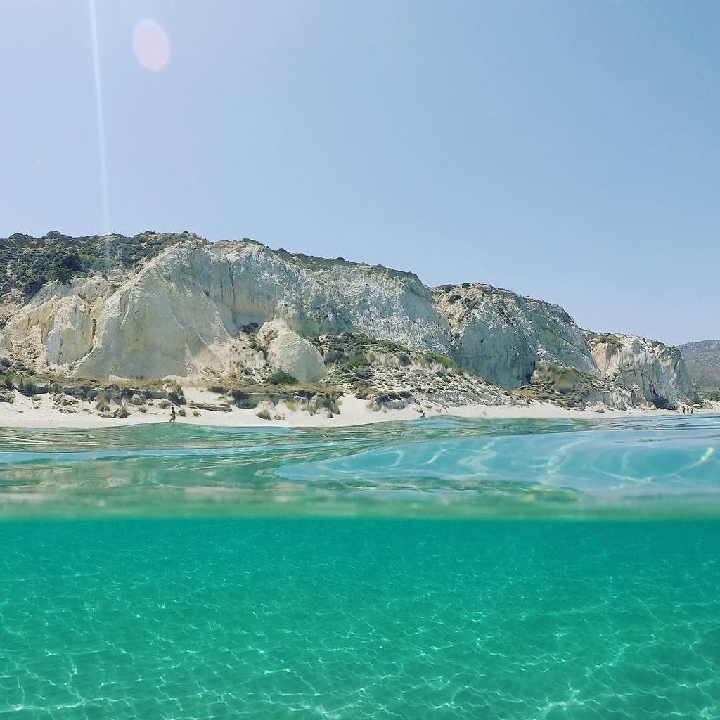 maidirevicky's tweet photo. 🏖welcome September from #Achivadolimi beach, one of the 45 beaches in #Milos.. 🇬🇷😎 #travelgirl #travelblog #cyclad… https://t.co/fbWqiOO6Fi https://t.co/VhYgwSAzAW
