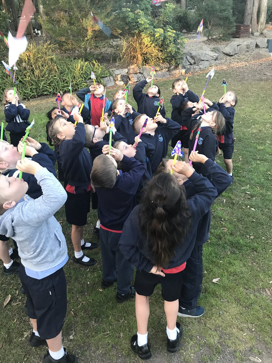 SmallhumansRfun's tweet photo. Night school (day activities)-changes in the sky: Straw rockets, DT a rocket, moon sand &amp; puffy paint. https://t.co/WB5EDdIWDd