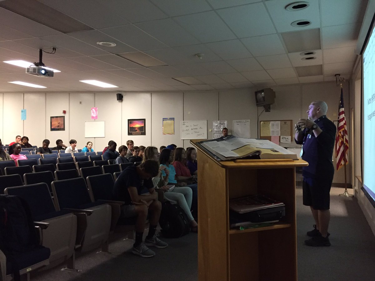 WestsideFCA_'s tweet photo. Great first meeting of the 2017-2018 school year! #WestsideFCA https://t.co/c4Mgm7gPaM