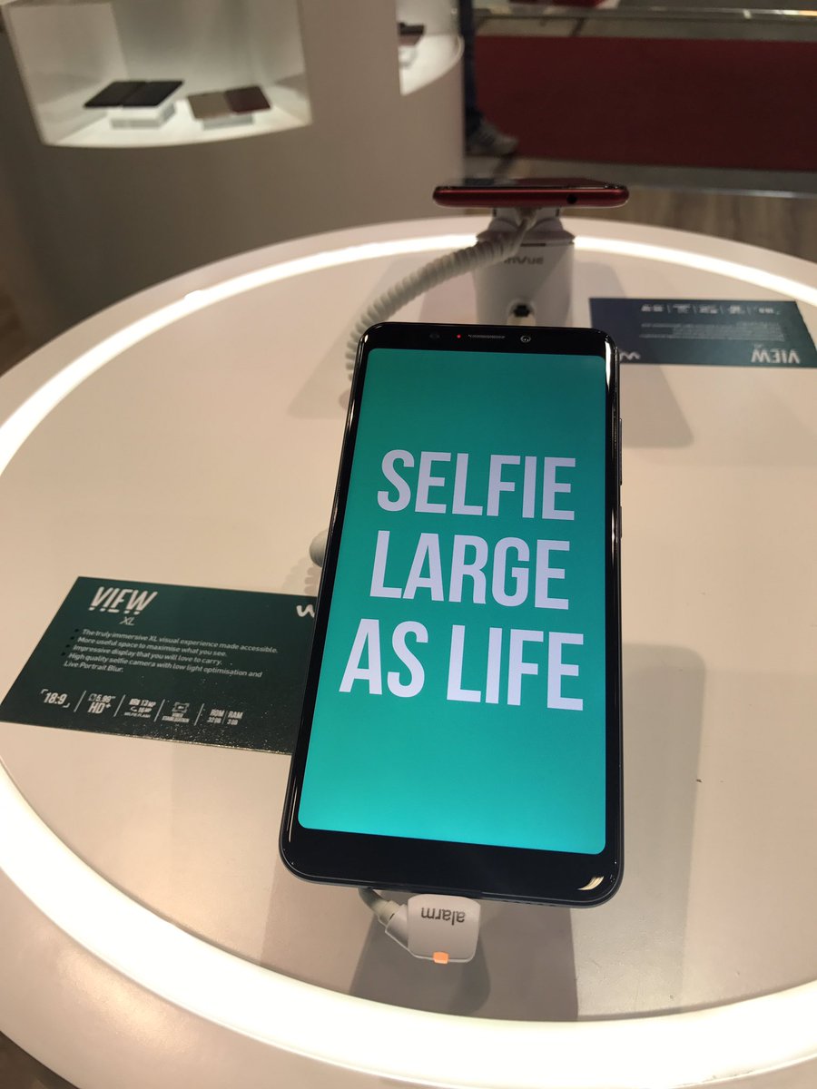 meltyStyle's tweet photo. Le #VIEWXL de @WikoMobile a un superbe écran 👌 #IFA2017 https://t.co/Nm1xZXpZlL