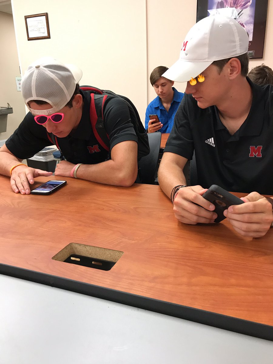 MCHSDawgPound's tweet image. Hey guys, QB1 and WR5 need help deciding where to eat tonight. Like for dos amigos, RT for North Oconee