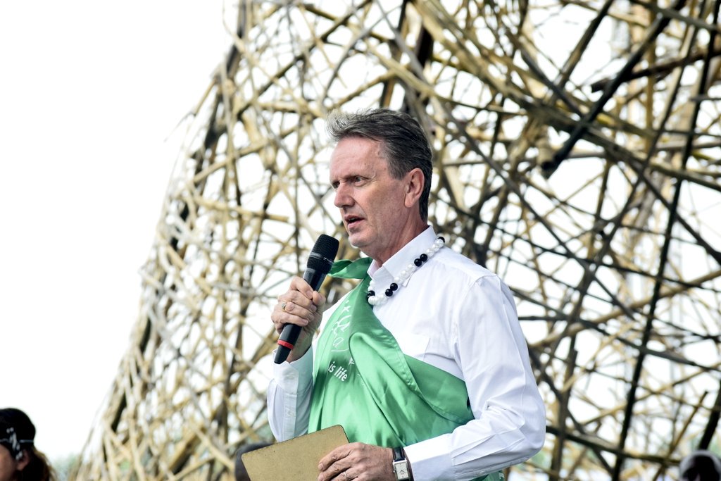 Mr. Graham Ledger M.D <a href="/Singita_/">Singita</a> Kwitonda named a gorilla baby "Muhoza" meaning consolation 
#KwitaIzina2017