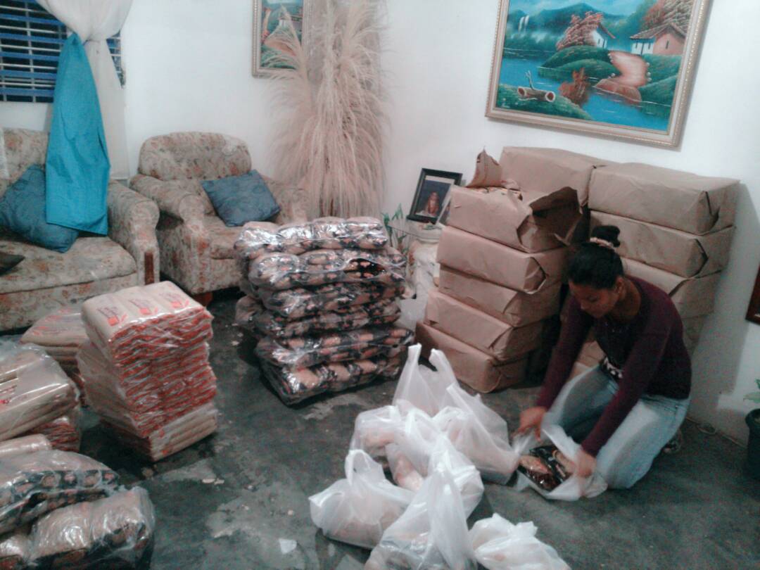 JayanaSur's tweet photo. Claps jayana sur beneficia a813 familias con bolsas d alimentación soberana  un logros mas de la revolución en nuestromunicipio@alcaldepepe https://t.co/KUgnFg7LUH