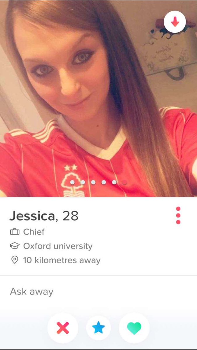 Gemnffc's tweet photo. Someone's using my pictures on a tinder profile... 😂 28? I look more 15 ffs 😂🙄 #catfishproblems #tinder https://t.co/H2Mi3AVgYx