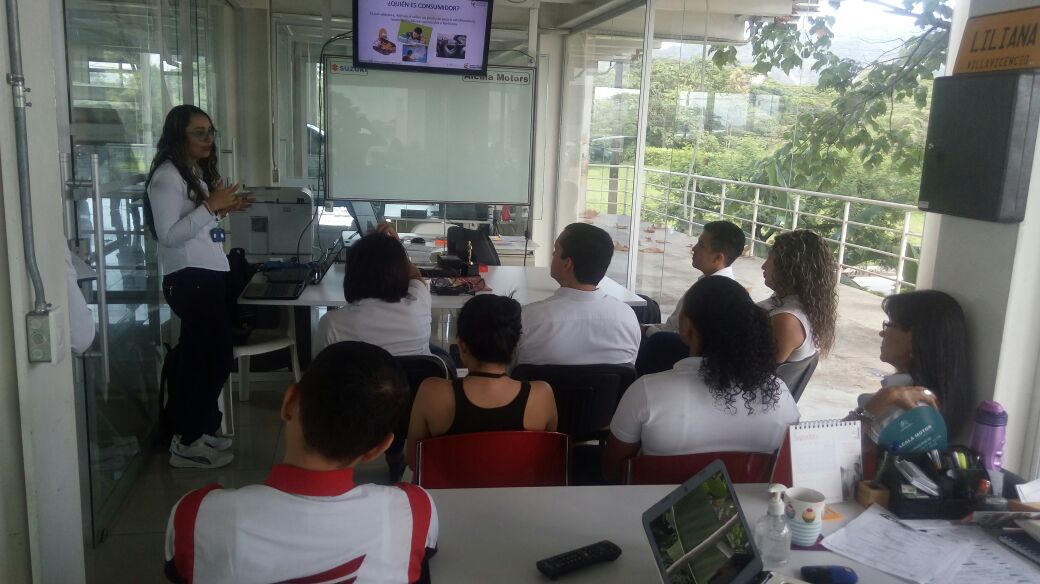 JuanAndresBasto's tweet photo. Socialización a Empleados de @Alcalamotor Villavo sobre el #EstatutodelConsumidor y Servicios de #CasadelConsumidor Villavo #RNOC @sicsuper https://t.co/qi0kWRuJKB