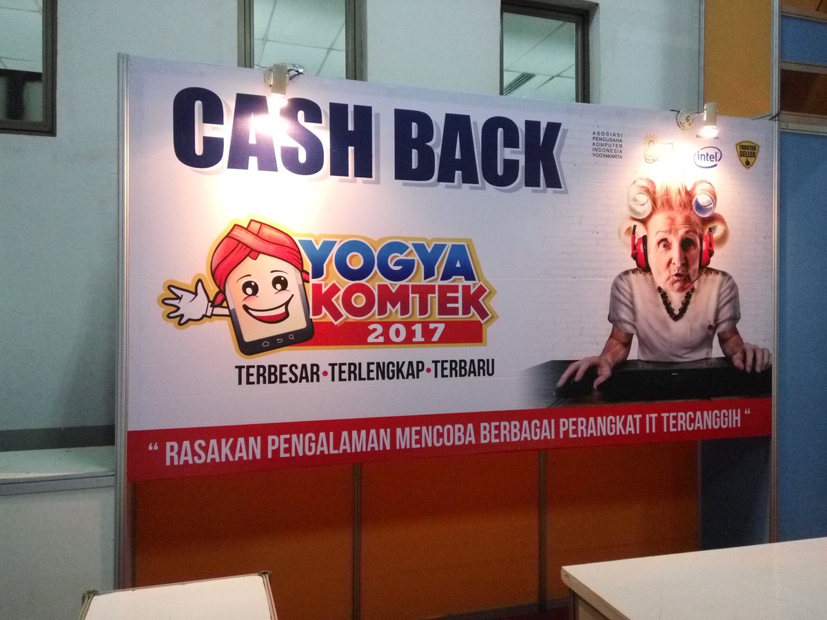apkomyogyakarta's tweet photo. Jangan lupa besok habis Belanja klaim cashback-mu disini. #yogyakomtek2017 #cashback @ApkomJogja https://t.co/4aR5C4Yk51